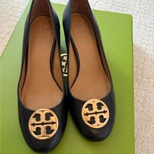 Tory Burch Black Leather pumps
